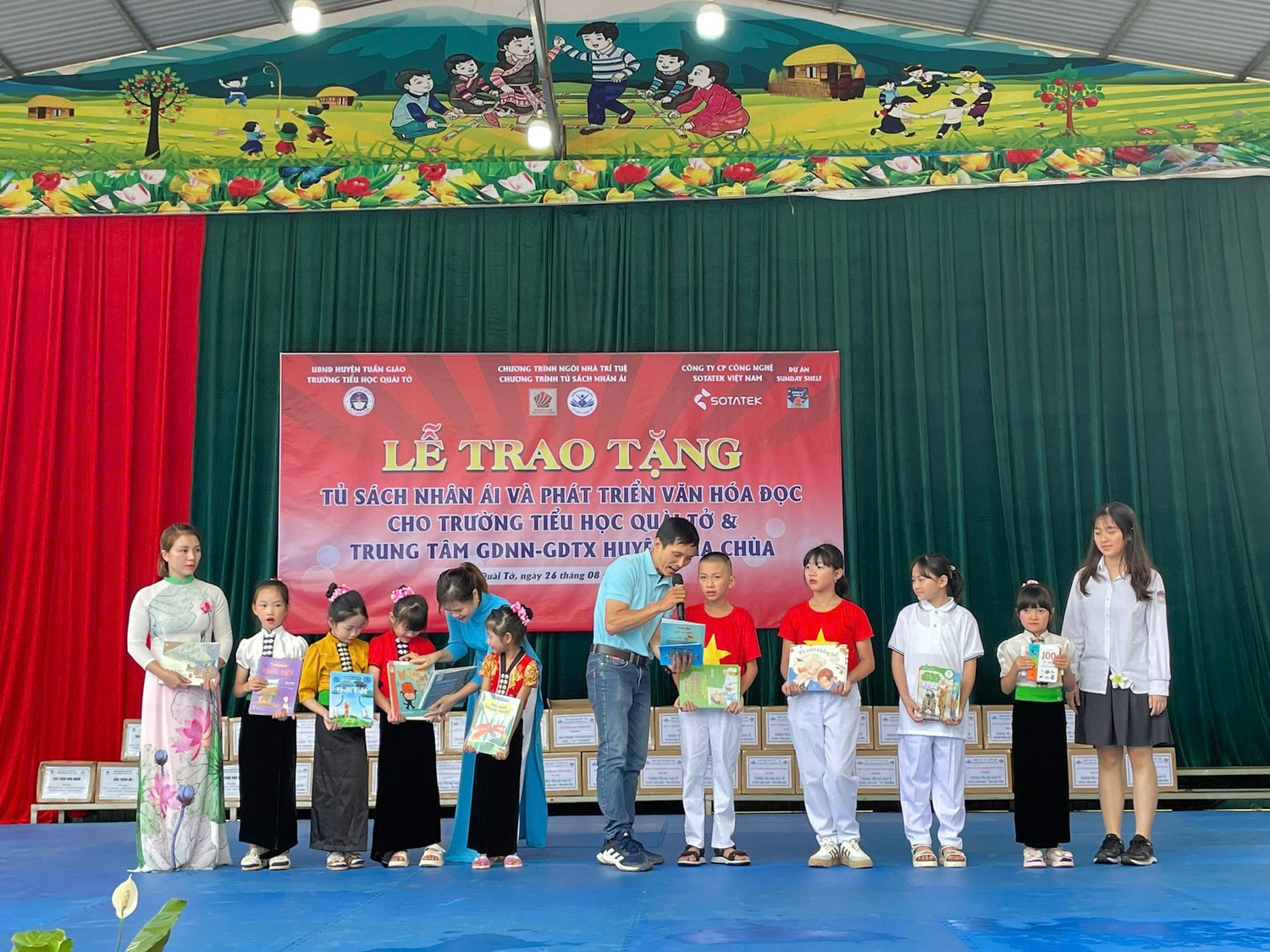 Tiếp lửa tri thức cho học sinh Điện Biên -3