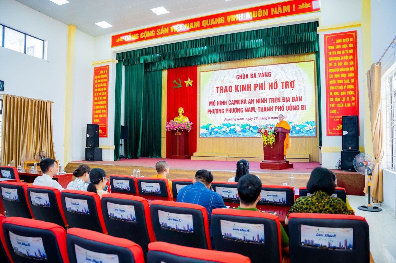 Chùa Ba Vàng trao kinh phí hỗ trợ mô hình camera an ninh tại địa phương -0