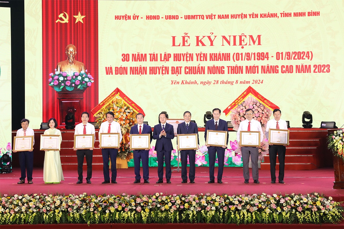 Phó Chủ tịch Quốc hội Nguyễn Thị Thanh dự Lễ kỷ niệm 30 năm tái lập huyện Yên Khánh và đón nhận huyện đạt chuẩn nông thôn mới nâng cao năm 2024 -3