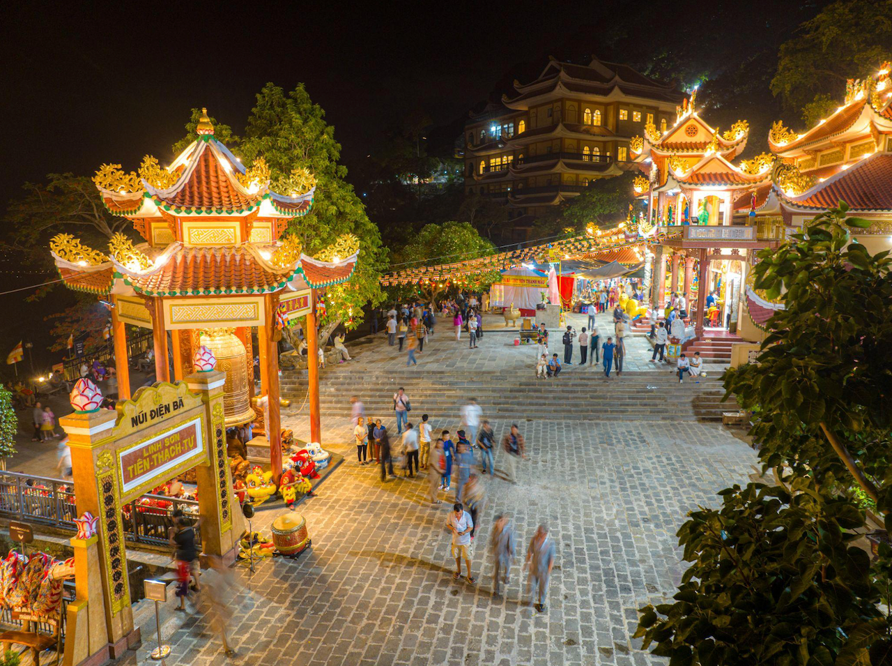 Du khách xúc động hoà vào nghi lễ thiêng liêng trong lễ Vu Lan tại núi Bà Đen -0