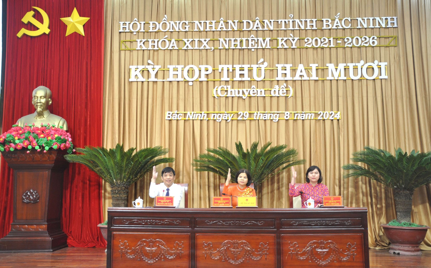 Thông qua 4 nghị quyết quan trọng -0