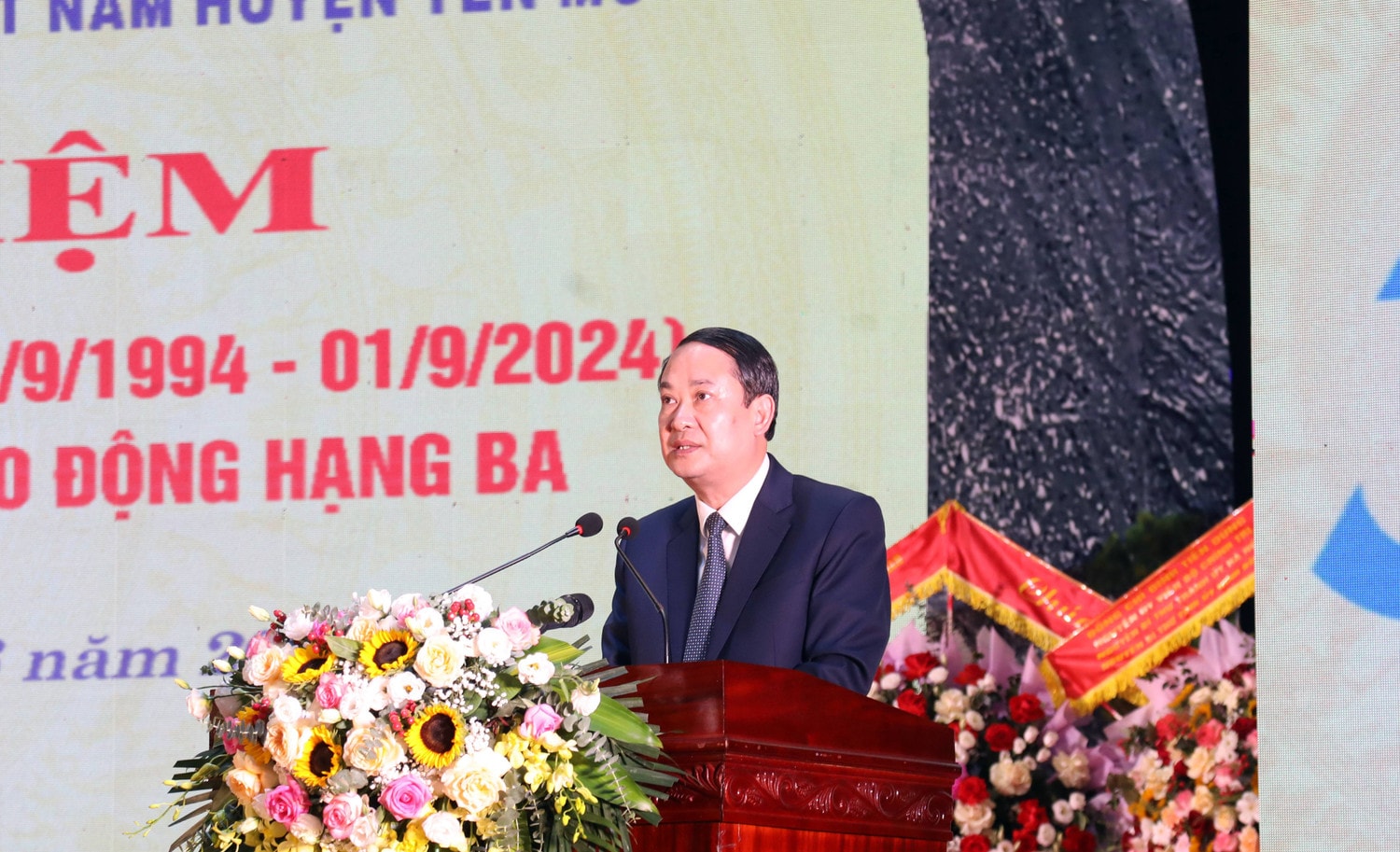 Phó Bí thư Thường trực Tỉnh uỷ Mai Văn Tuất phát biểu tại Lễ kỷ niệm Phó Chủ tịch Quốc hội Nguyễn Thị Thanh dự Lễ kỷ niệm 30 năm tái lập huyện Yên Mô và đón nhận Huân chương Lao động hạng Ba -0