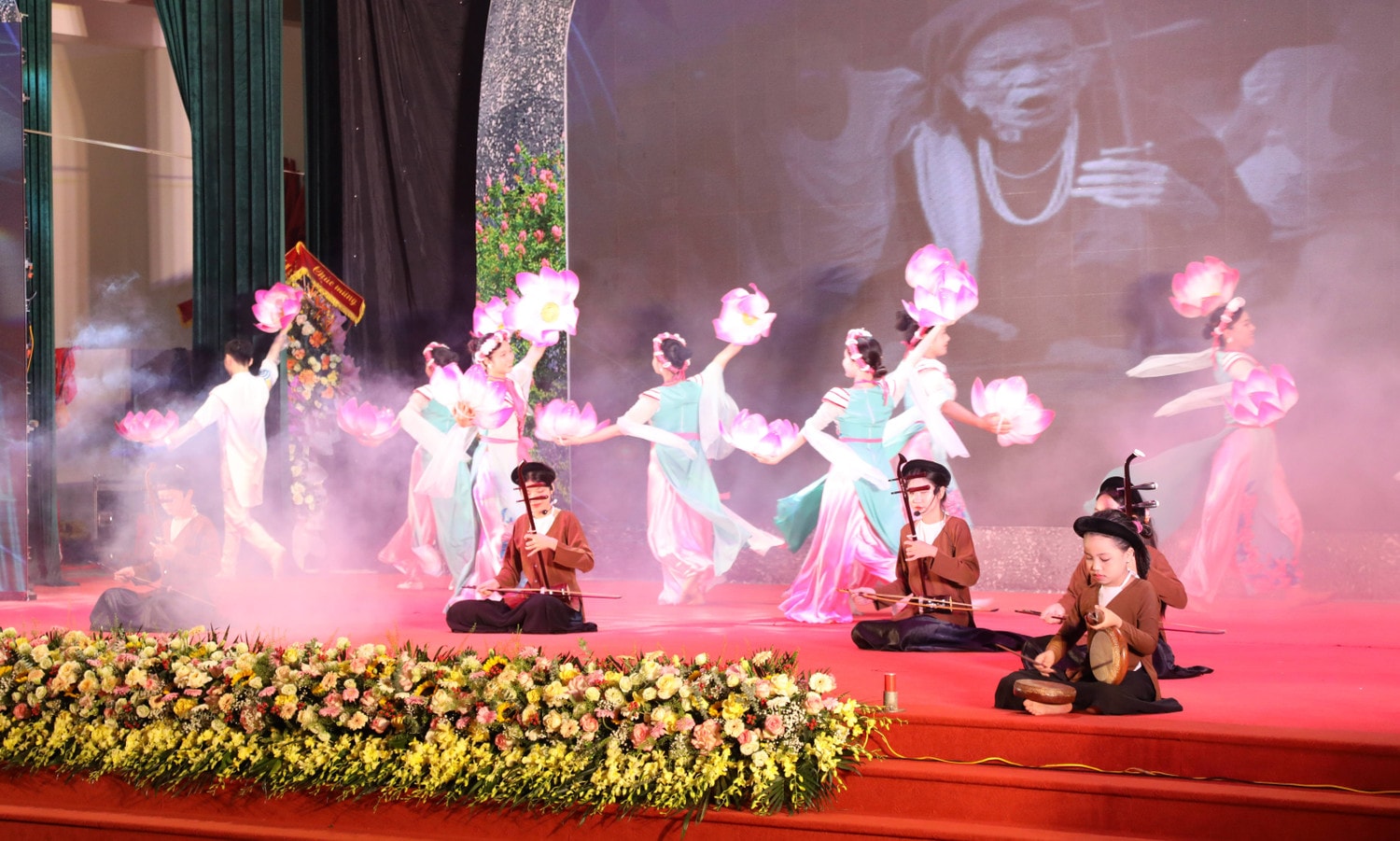 Tiết mục văn nghệ chào mừng Lễ kỷ niệm Phó Chủ tịch Quốc hội Nguyễn Thị Thanh dự Lễ kỷ niệm 30 năm tái lập huyện Yên Mô và đón nhận Huân chương Lao động hạng Ba -0