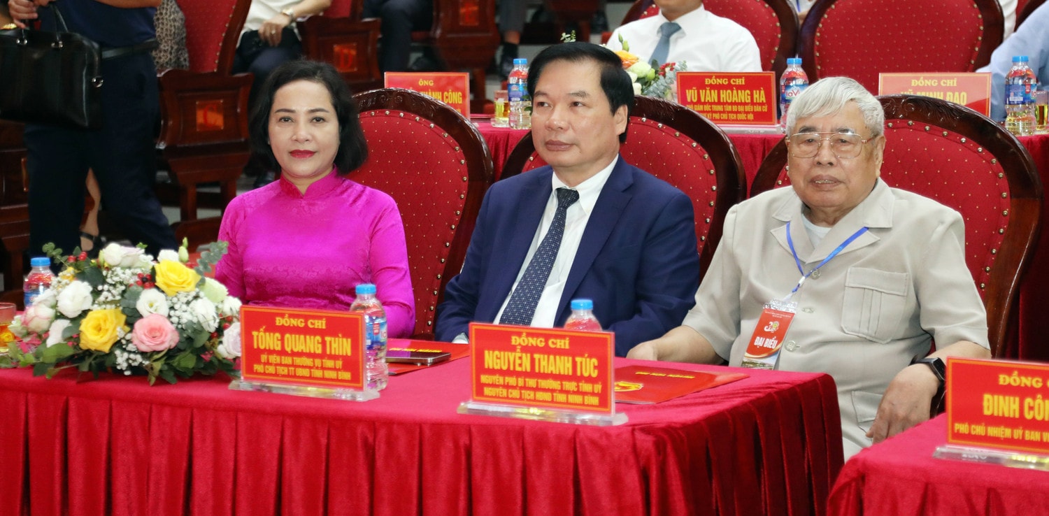 Phó Chủ tịch Quốc hội Nguyễn Thị Thanh và các địa biểu dự Lễ kỷ niệm Phó Chủ tịch Quốc hội Nguyễn Thị Thanh dự Lễ kỷ niệm 30 năm tái lập huyện Yên Mô và đón nhận Huân chương Lao động hạng Ba -0