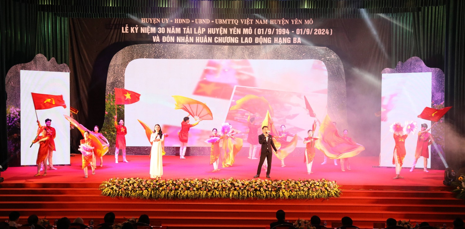 Tiết mục văn nghệ chào mừng Lễ kỷ niệm Phó Chủ tịch Quốc hội Nguyễn Thị Thanh dự Lễ kỷ niệm 30 năm tái lập huyện Yên Mô và đón nhận Huân chương Lao động hạng Ba -0