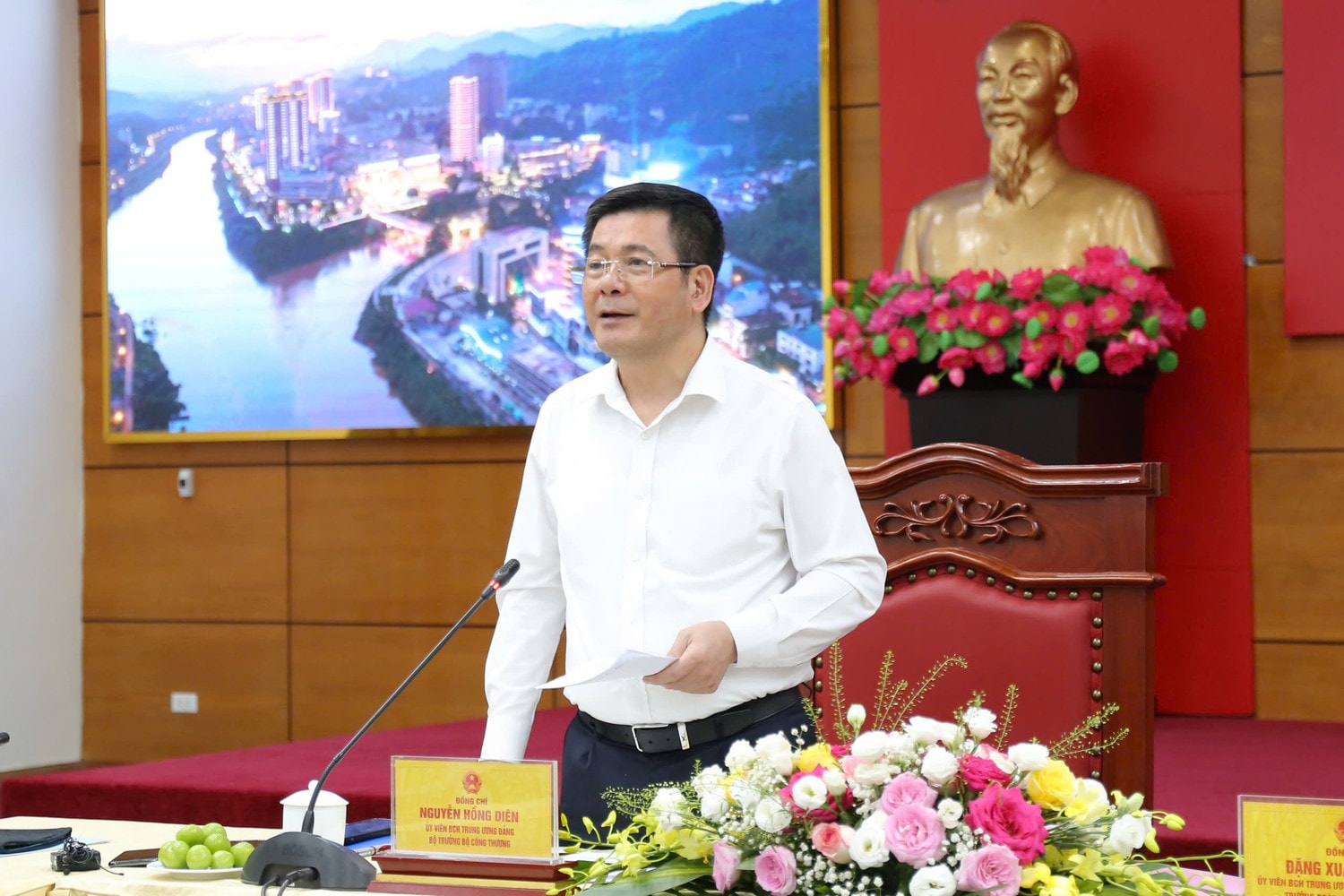 Bộ trưởng Bộ Công Thương Nguyễn Hồng Diên: Phát triển Lào Cai thành cực tăng trưởng của vùng và cả nước