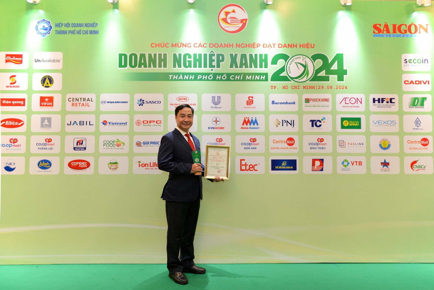 EVNHCMC lần thứ 2 liên tiếp nhận danh hiệu “Doanh nghiệp xanh TP. Hồ Chí Minh” - 0