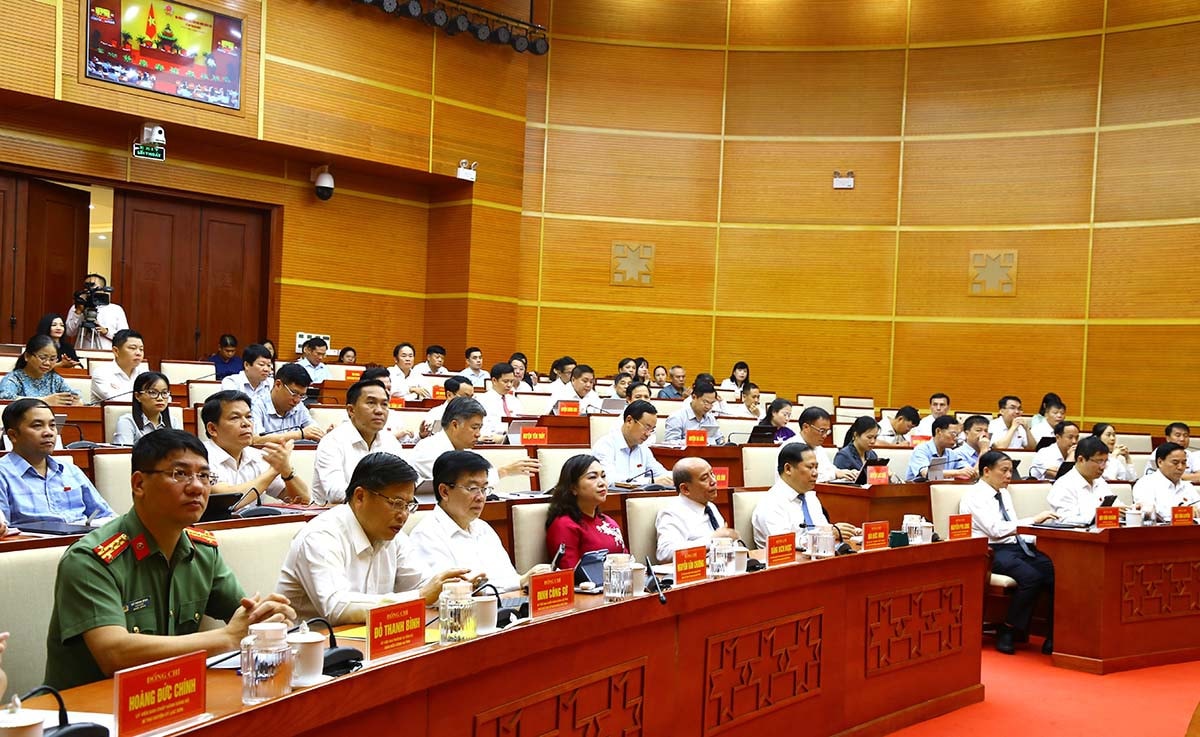 Thông qua 21 nghị quyết quan trọng phát triển kinh tế - xã hội -0