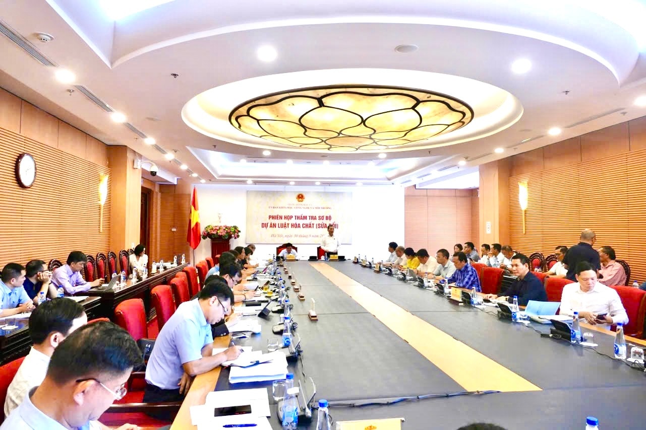 Thường trực Ủy ban Khoa học, Công nghệ và Môi trường họp mở rộng thẩm tra sơ bộ dự án Luật Hóa chất (sửa đổi)