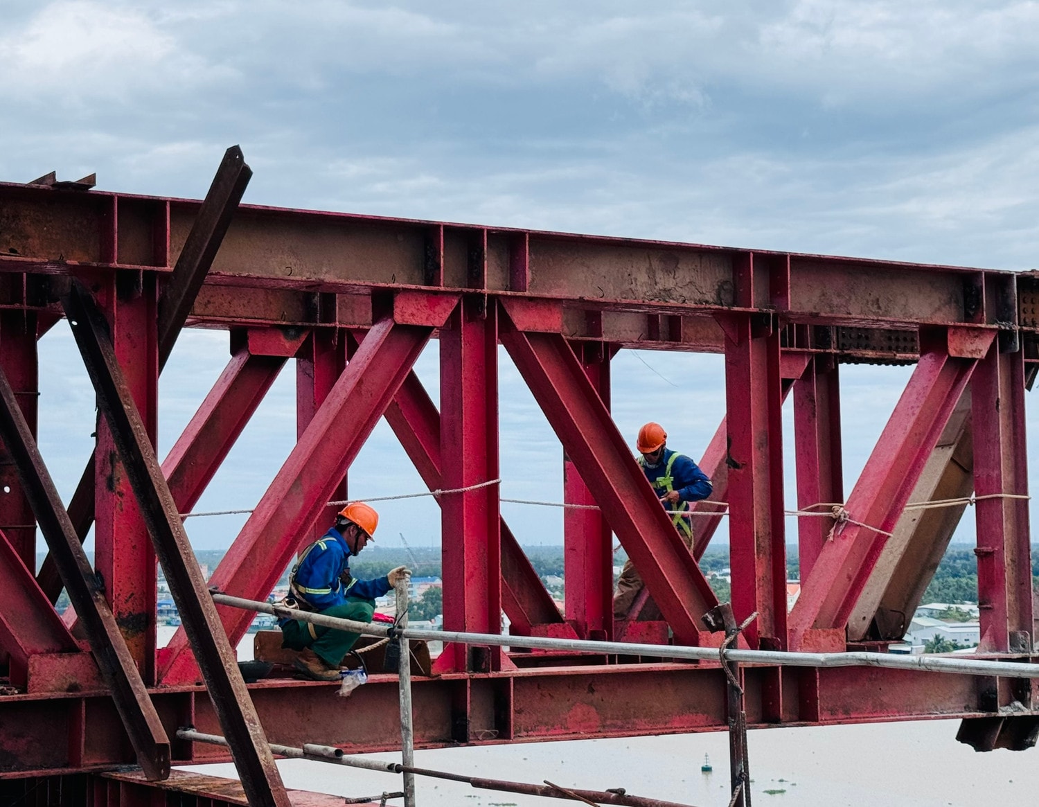 Bám trụ công trường, bảo đảm tiến độ -0
