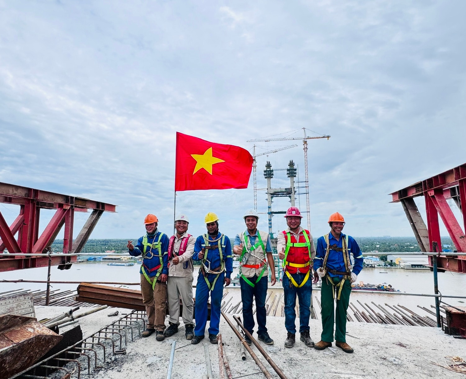 Bám trụ công trường, bảo đảm tiến độ -0