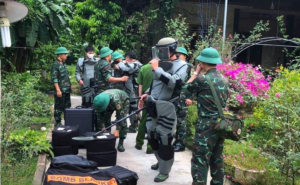 Nghệ An: Vụ nổ 4 người thương vong: Huy động hàng trăm cán bộ, chiến sĩ và các thiết bị hiện đại để dò tìm vật liệu nổ -0