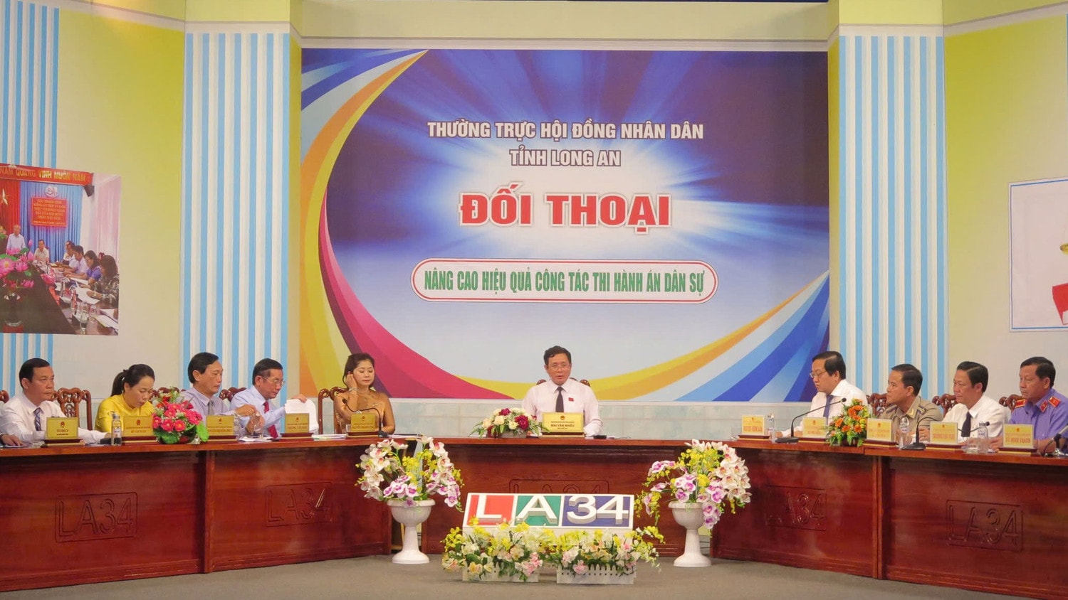 Không ngừng mở rộng dân chủ, phục vụ nhân dân -0