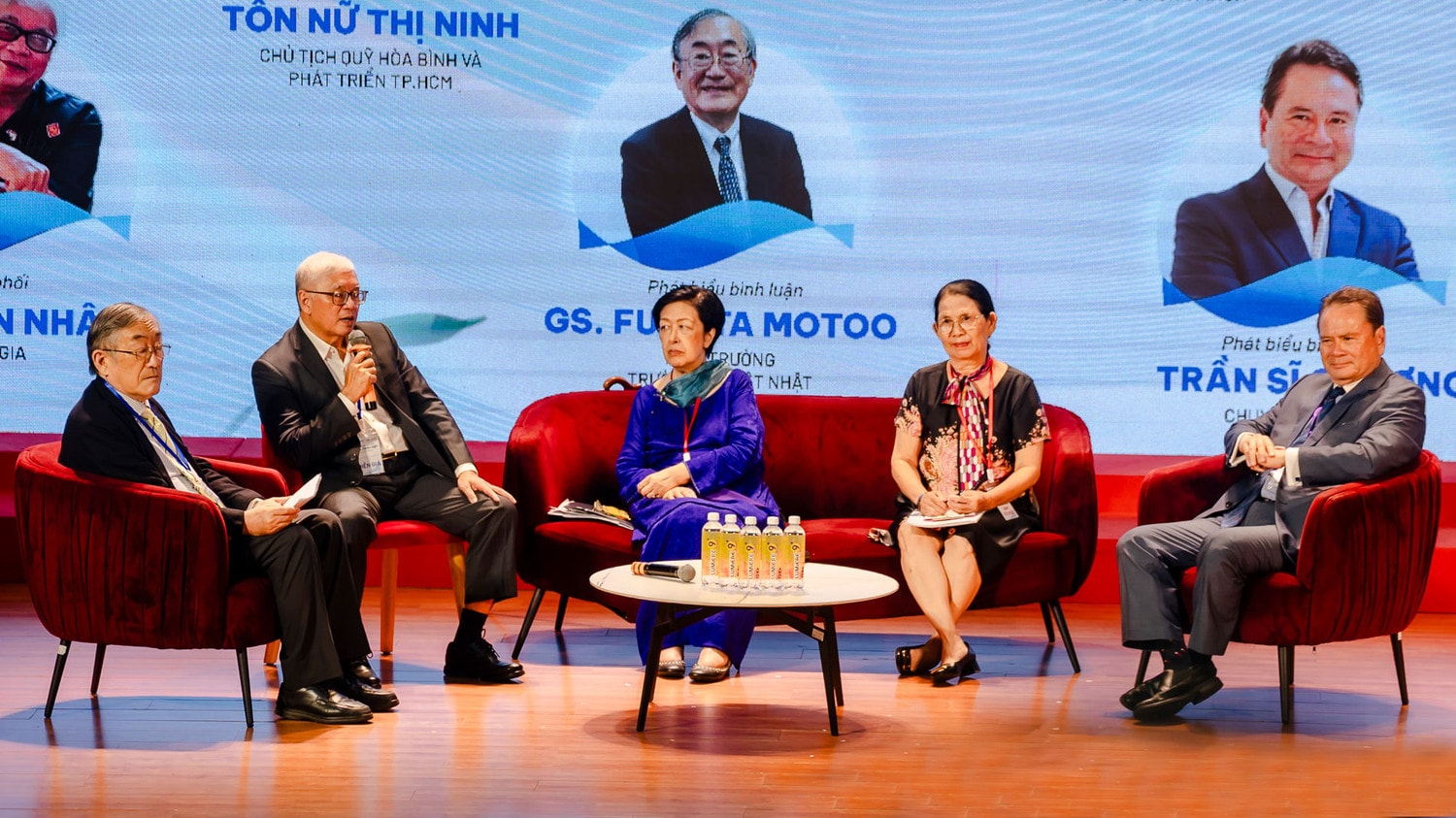 Đồng lòng, chung sức đón “thời khắc Việt” -0