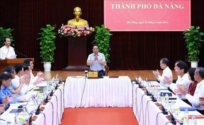 Prime Minister Pham Minh Chinh talks to Da Nang leaders (Photo: VNA) PM outlines tasks for Da Nang to achieve rapid, sustainable development -0