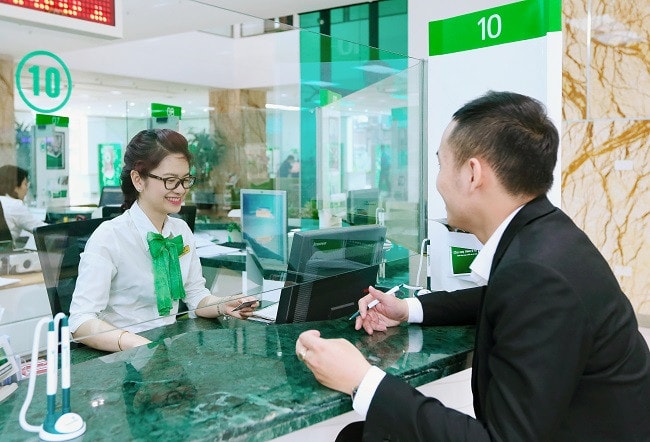 Năm 2024 cũng là năm thứ 9 liên tiếp Vietcombank vinh dự dẫn đầu bảng xếp hạng Top 10 ngân hàng thương mại uy tín. Nguồn: ITN