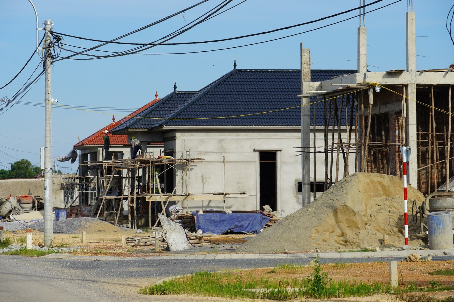 Xây dựng nhà ở tại khu tái định cư xã Phú Thuỷ, huyện Lệ Thuỷ 