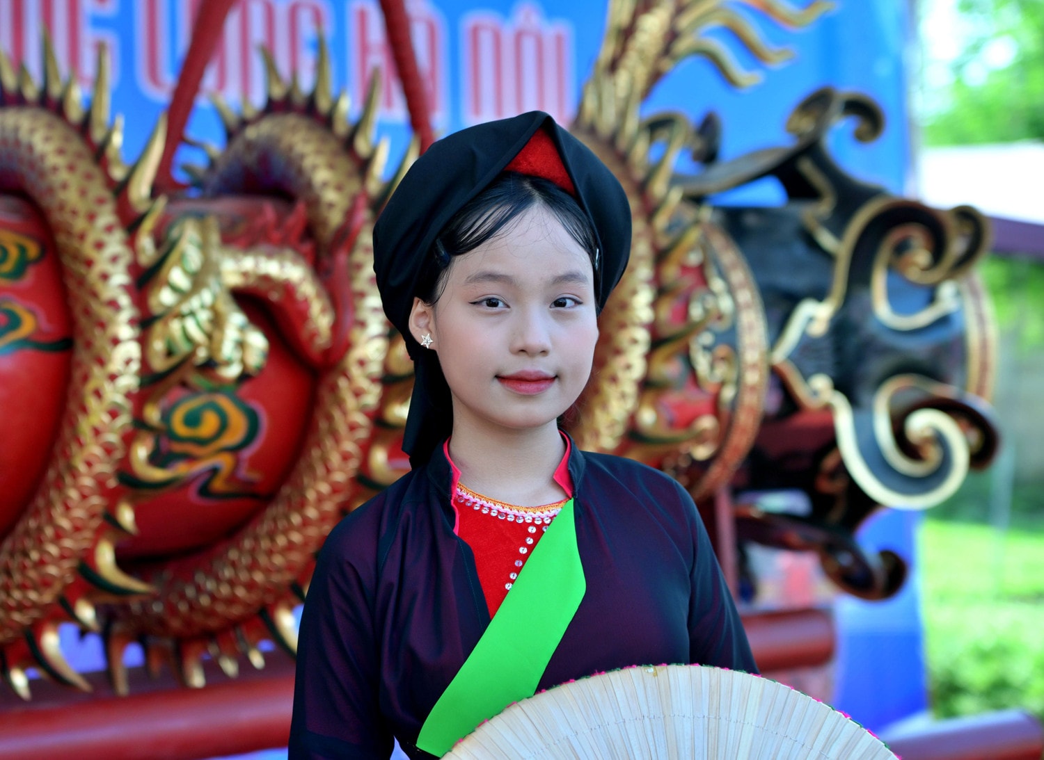 Không gian cũng có phần trưng bày, giới thiệu hình ảnh, hiện vật gốc lễ hội rước pháo Đồng Kỵ. Giới thiệu Di sản Văn hóa phi vật thể đại diện của nhân loại - Dân ca Quan họ Bắc Ninh với sự tham gia của các nghệ nhân, liền anh, liền chị Quan họ dsc_1003.jpg -3