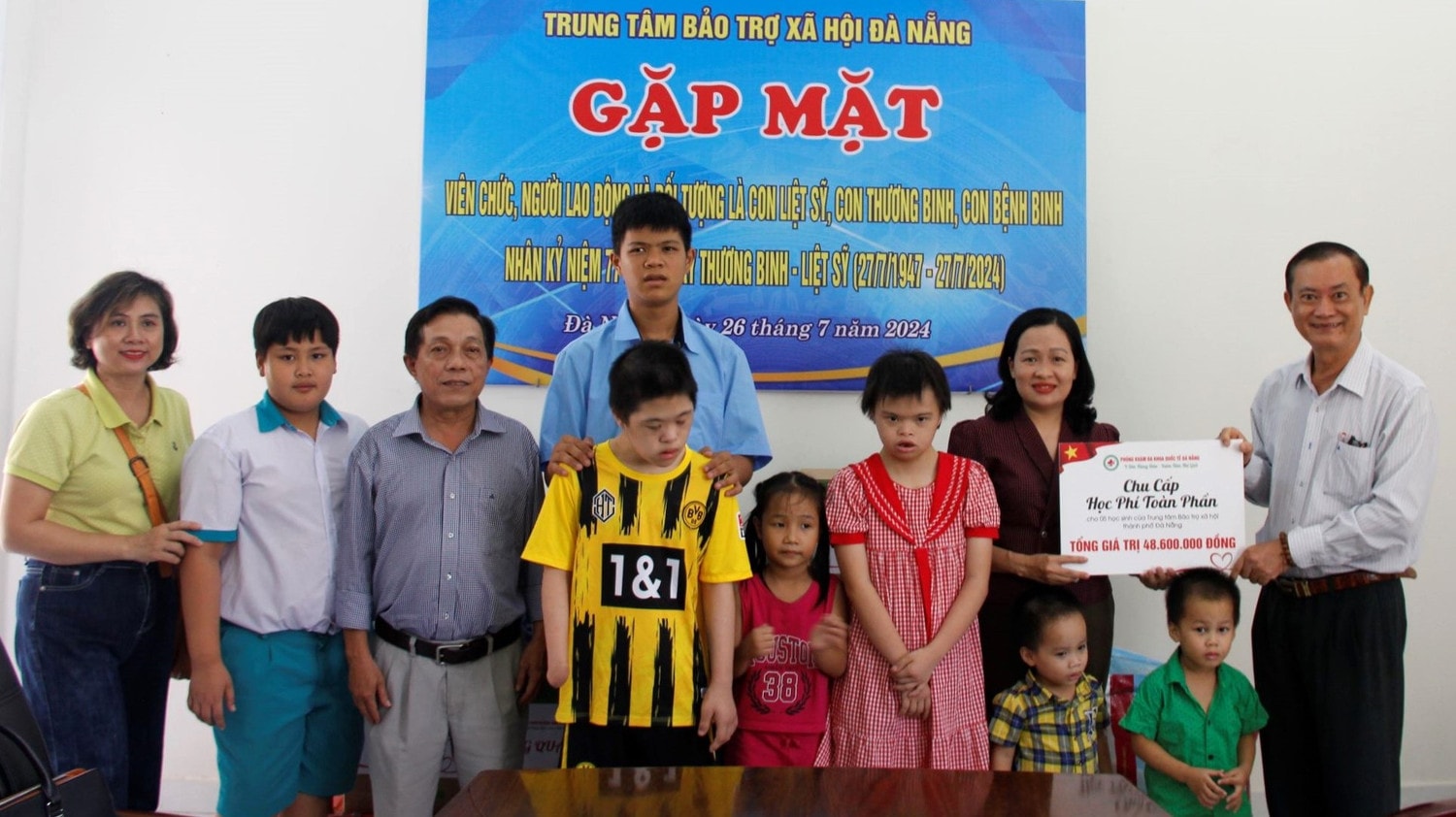 Phòng khám Đa khoa quốc tế Đà Nẵng trao phần quà tặng cho trẻ em Trung tâm bảo trợ xã hội TP. Đà Nẵng Phòng khám Đa khoa quốc tế Đà Nẵng thăm, tặng quà tại Trung tâm bảo trợ xã hội TP. Đà Nẵng -0