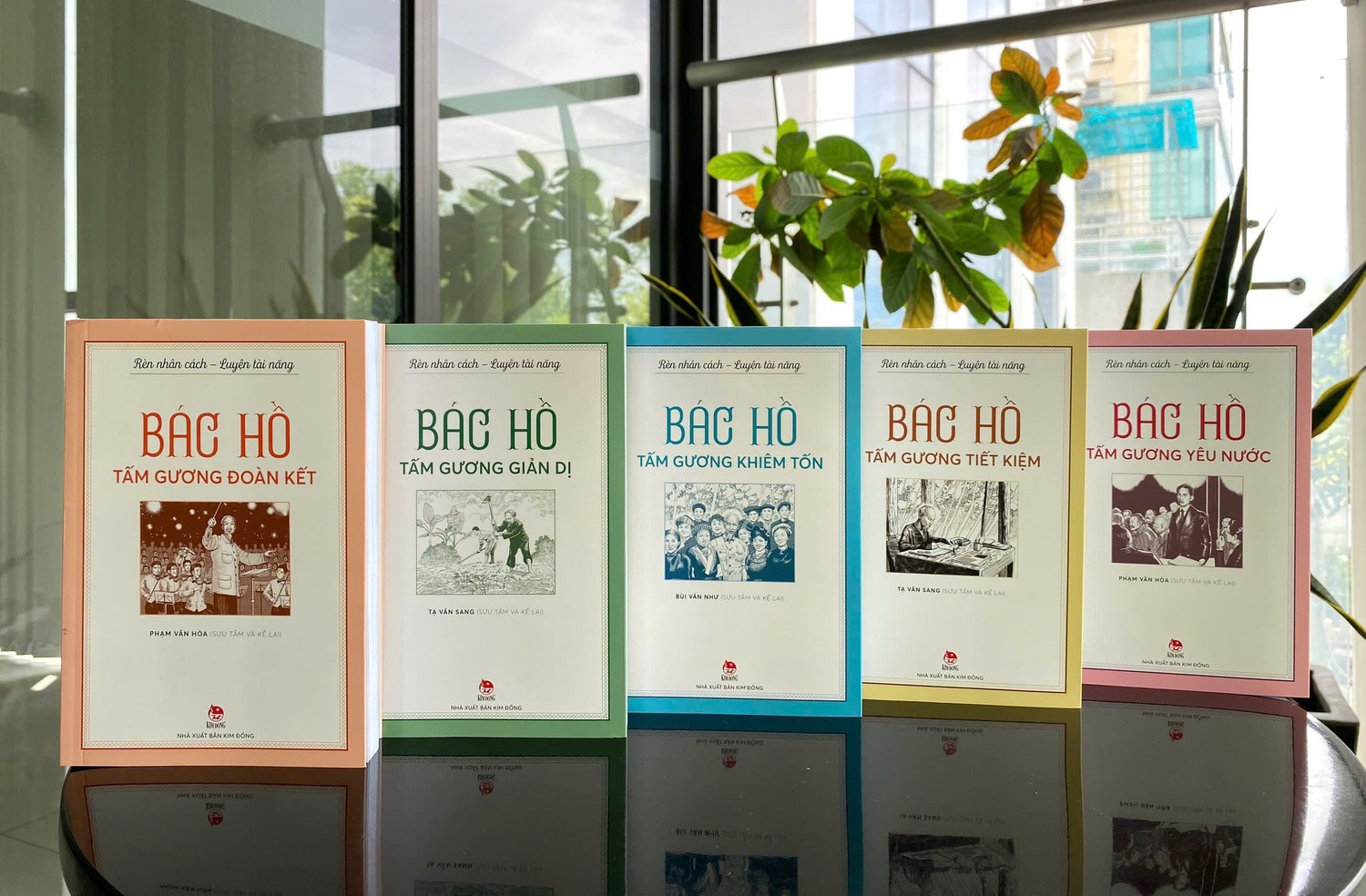 Bộ sách gồm 5 cuốn với 5 chủ điểm: Yêu nước, Đoàn kết, Khiêm tốn, Giản dị, Tiết kiệm