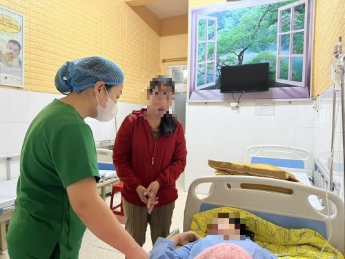 Cấp cứu thành công sản phụ chửa ngoài tử cung vỡ nguy kịch trên bàn mổ -0