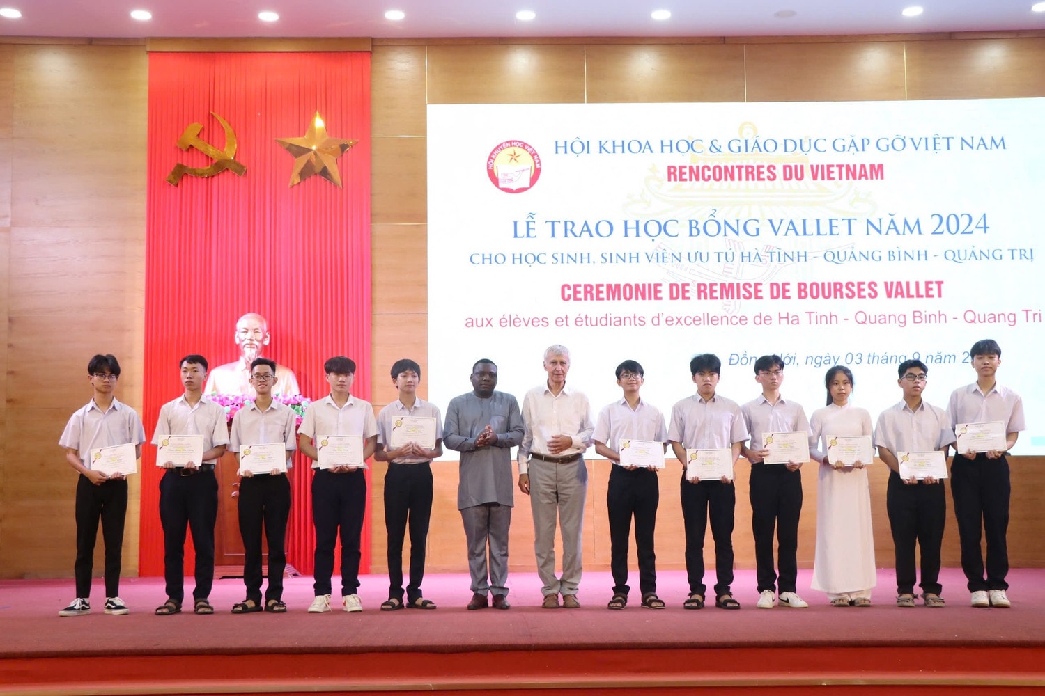 Trao 212 suất học bổng cho học sinh, sinh viên nghèo ưu tú tại 3 tỉnh miền Trung -0