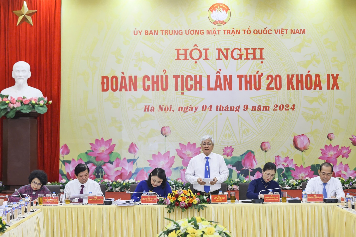 Chủ tịch Ủy ban Trung ương MTTQ Việt Nam Đỗ Văn Chiến chủ trì hội nghị