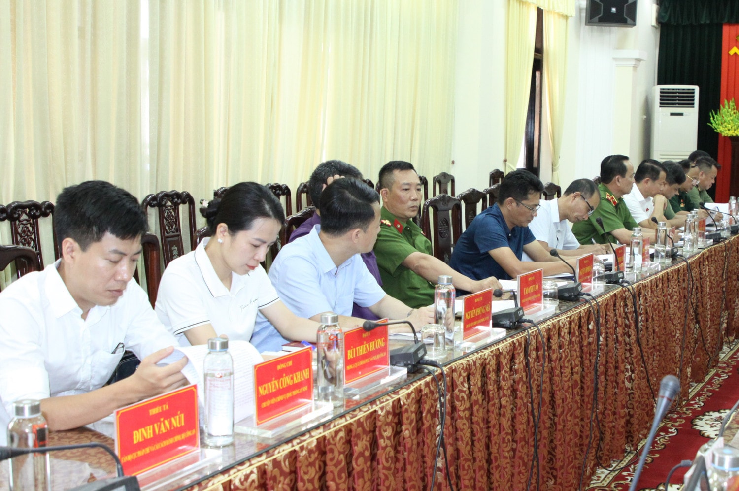Các thành viên Đoàn khảo sát tại cuộc làm việc với UBND TP. Nam Định