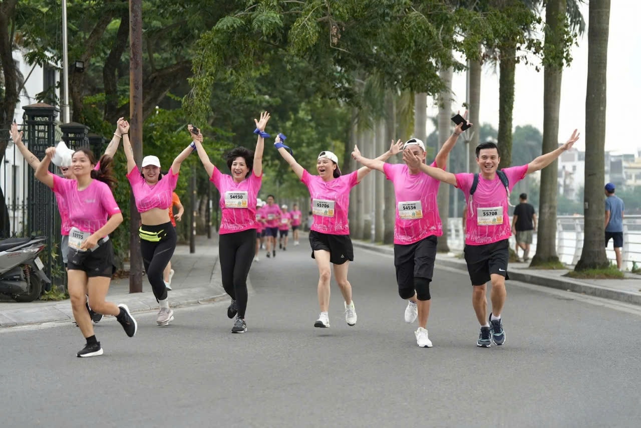 Đón thu Hà Nội cùng Vietnam Airlines - Run for Love -0