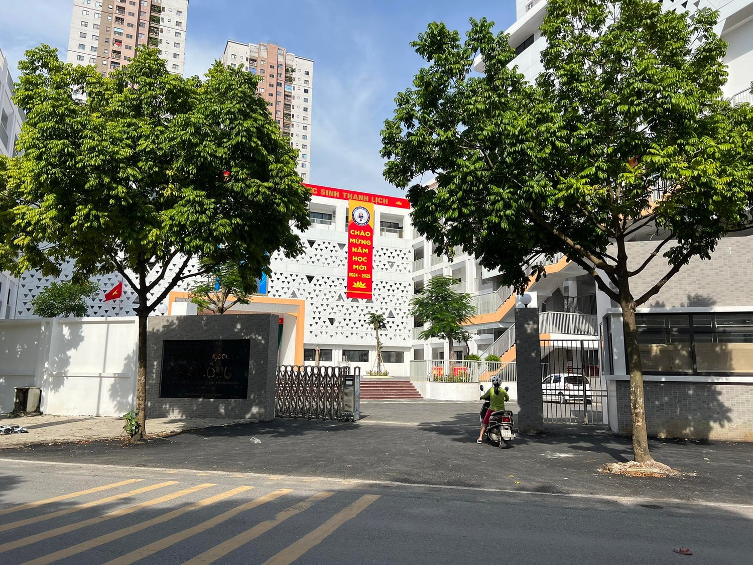 Hà Nội: Trường học nằm cạnh cơ sở điều trị methadone cho người nghiện, nhà trường lo lắng -0