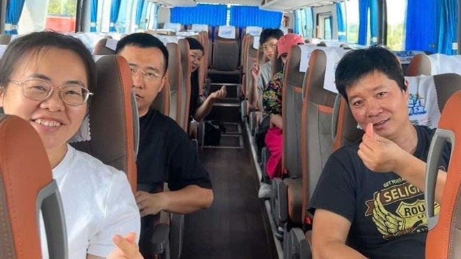 Hành khách trên chuyến xe chuyên tuyến bến xe Phong Linh - Nam Ninh (Trung Quốc) – bến xe Bãi Cháy – Hạ Long (Việt Nam)