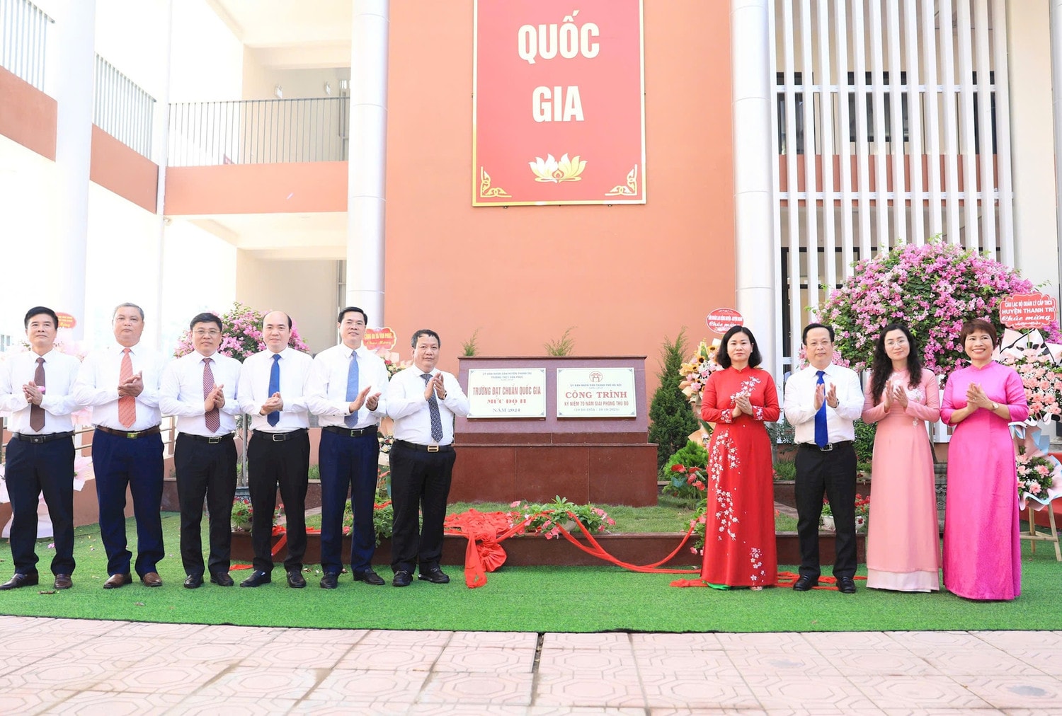 Gắn biển công trình kỷ niệm 70 năm Giải phóng Thủ đô tại Trường THCS Vạn Phúc -0