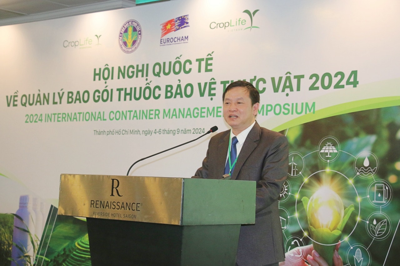 Cục trưởng Cục Bảo vệ thực vật Huỳnh Tấn Đạt phát biểu tại hội nghị. Tăng cường quản lý bao gói thuốc bảo vệ thực vật, hướng tới phát triển nông nghiệp bền vững -0