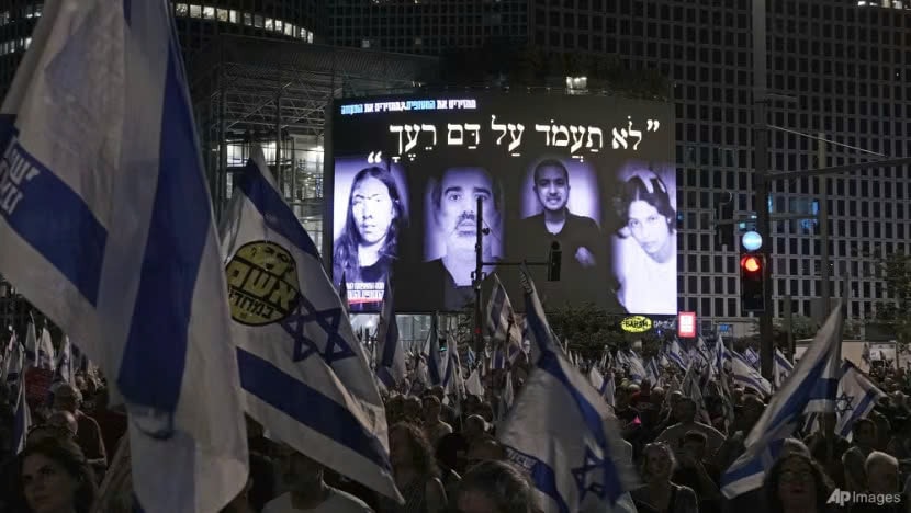 Người biểu tình Israel yêu cầu Chính phủ chấp nhận thỏa thuận ngừng bắn và giải cứu con tin. Ảnh: AP