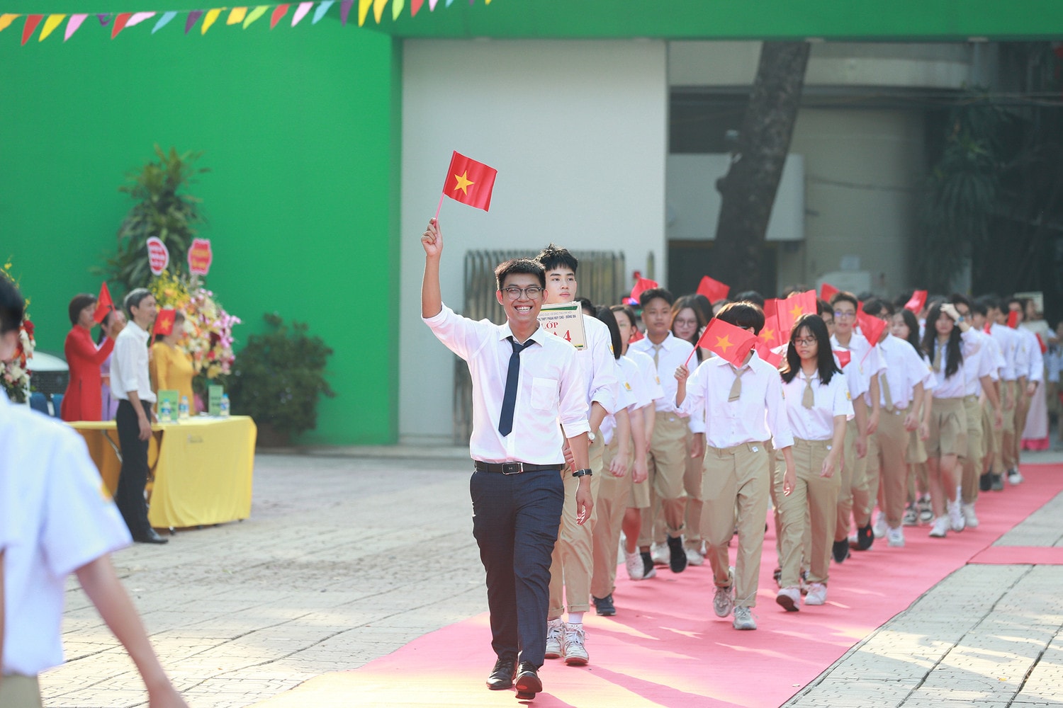 Trường THPT Phan Huy Chú – Đống Đa đón năm học mới với chủ đề: -0