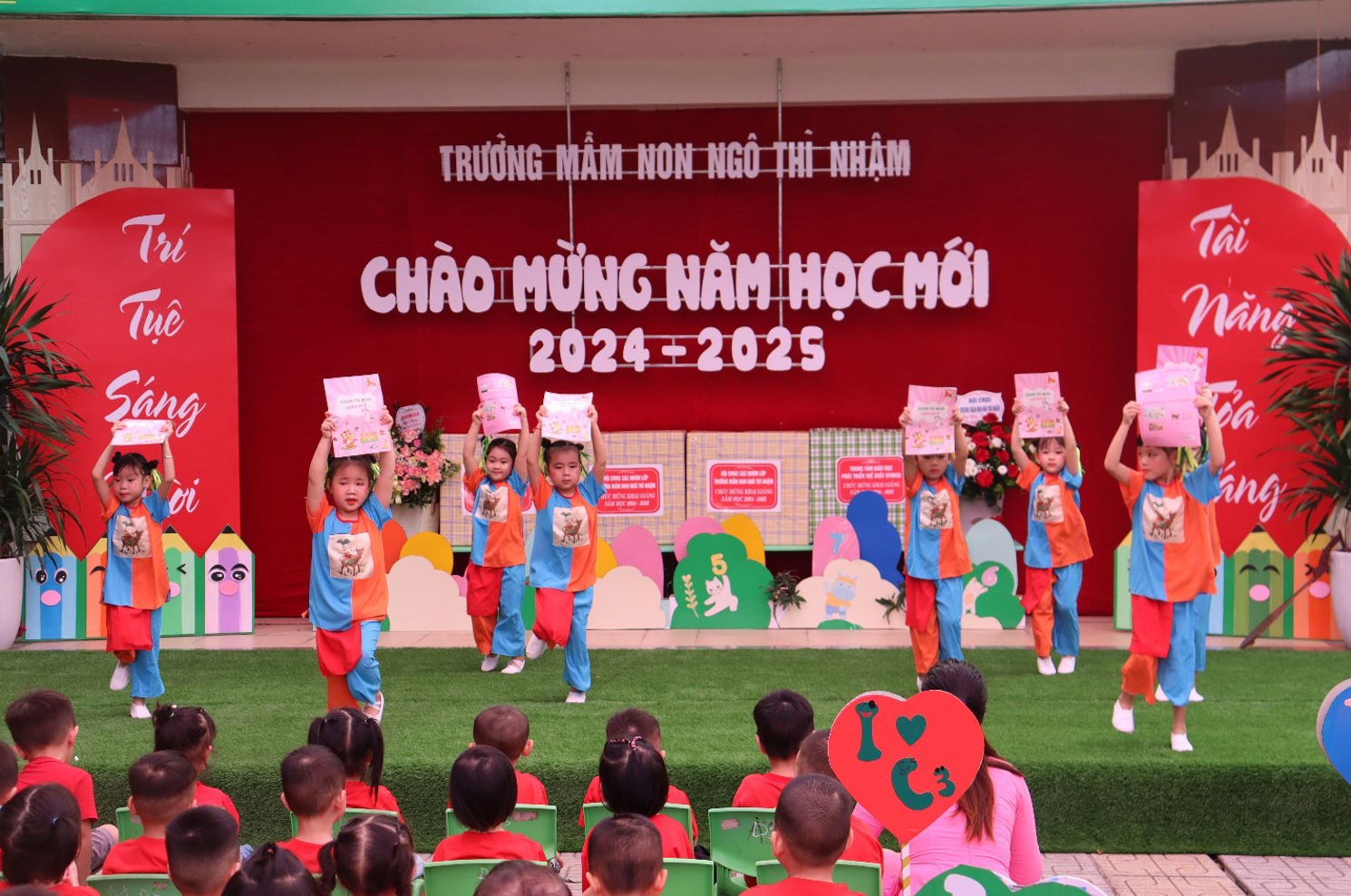 Quận Hà Đông (Hà Nội): Trường Mầm non Ngô Thì Nhậm tưng bừng đón năm học mới -0