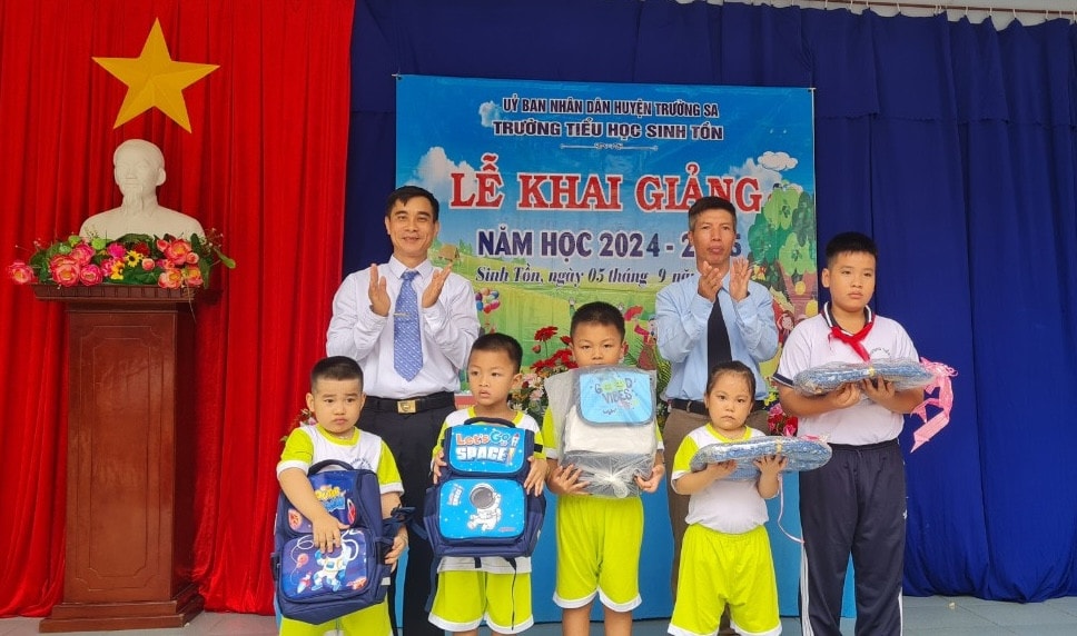 Lễ khai giảng năm học mới trên huyện đảo Trường Sa -0
