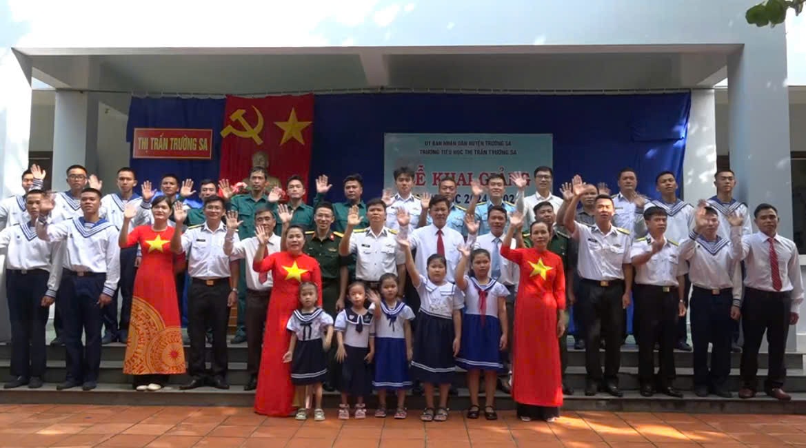 Lễ khai giảng năm học mới trên huyện đảo Trường Sa -0