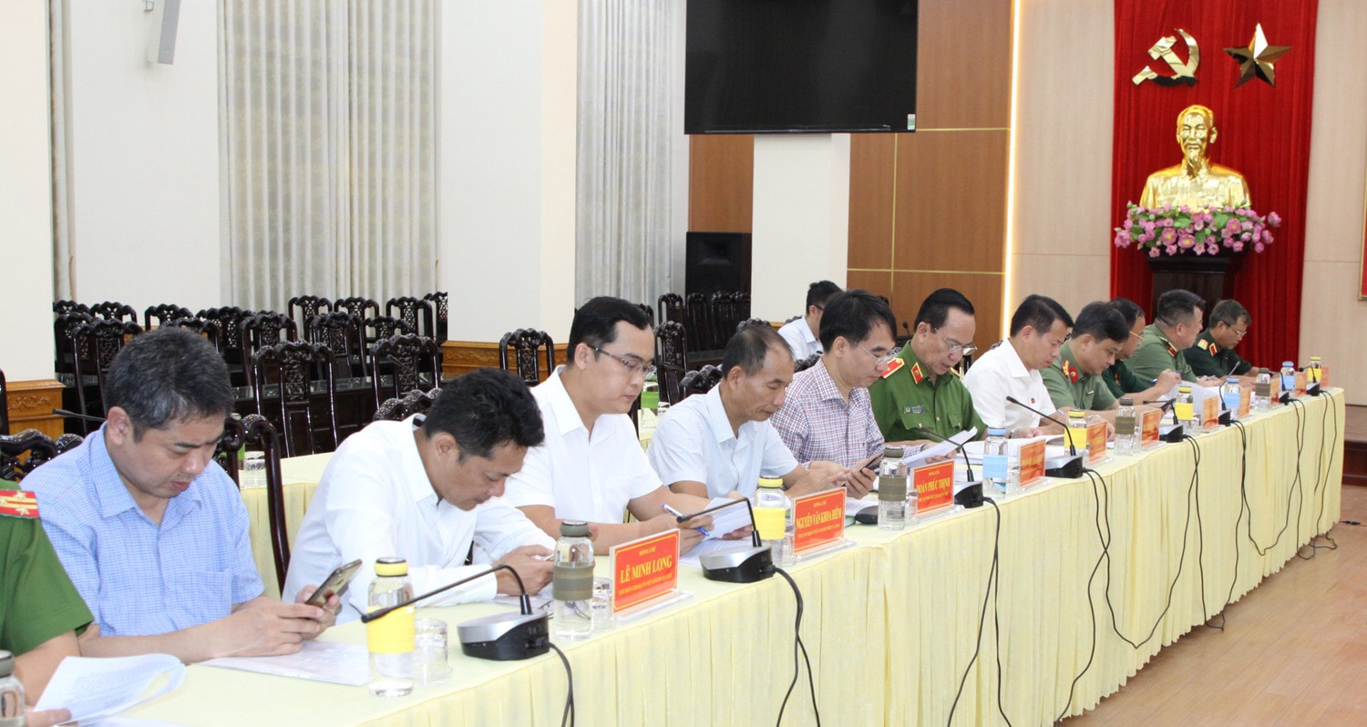 Các thành viên Đoàn khảo sát của Ủy ban Quốc phòng và An ninh tại cuộc làm việc