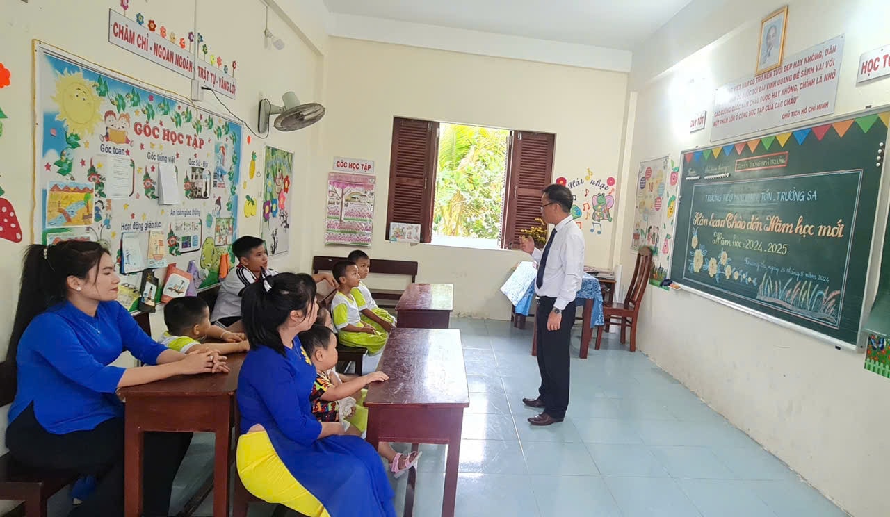 Lễ khai giảng năm học mới trên huyện đảo Trường Sa -1