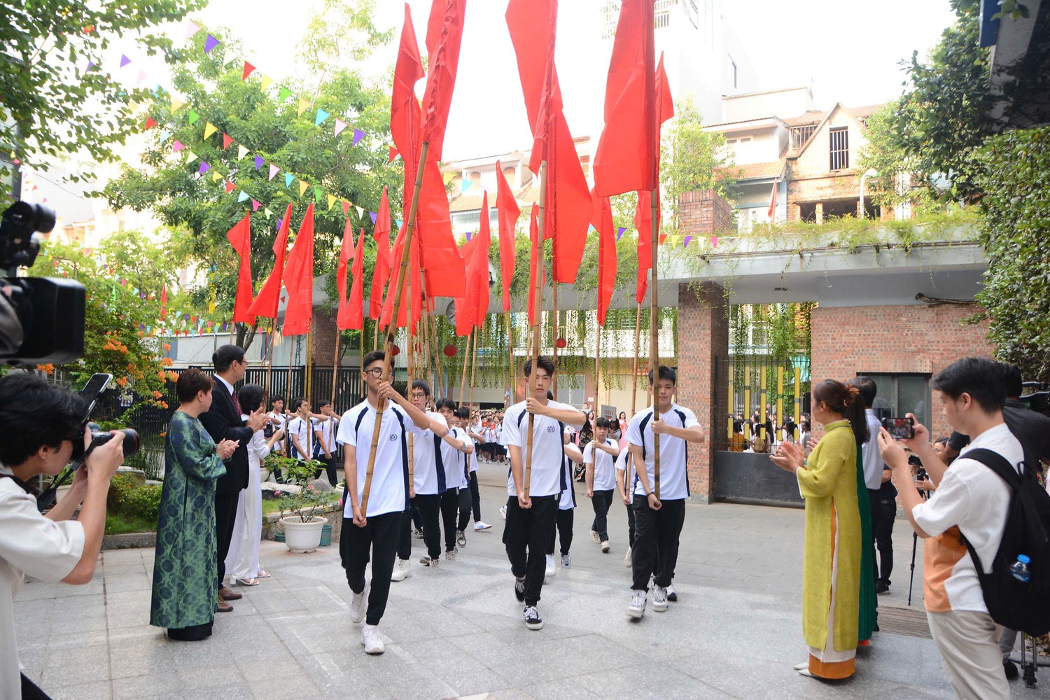 Sáng nay, hơn 23 triệu học sinh cả nước hân hoan dự khai giảng năm học mới 2024 - 2025 -0