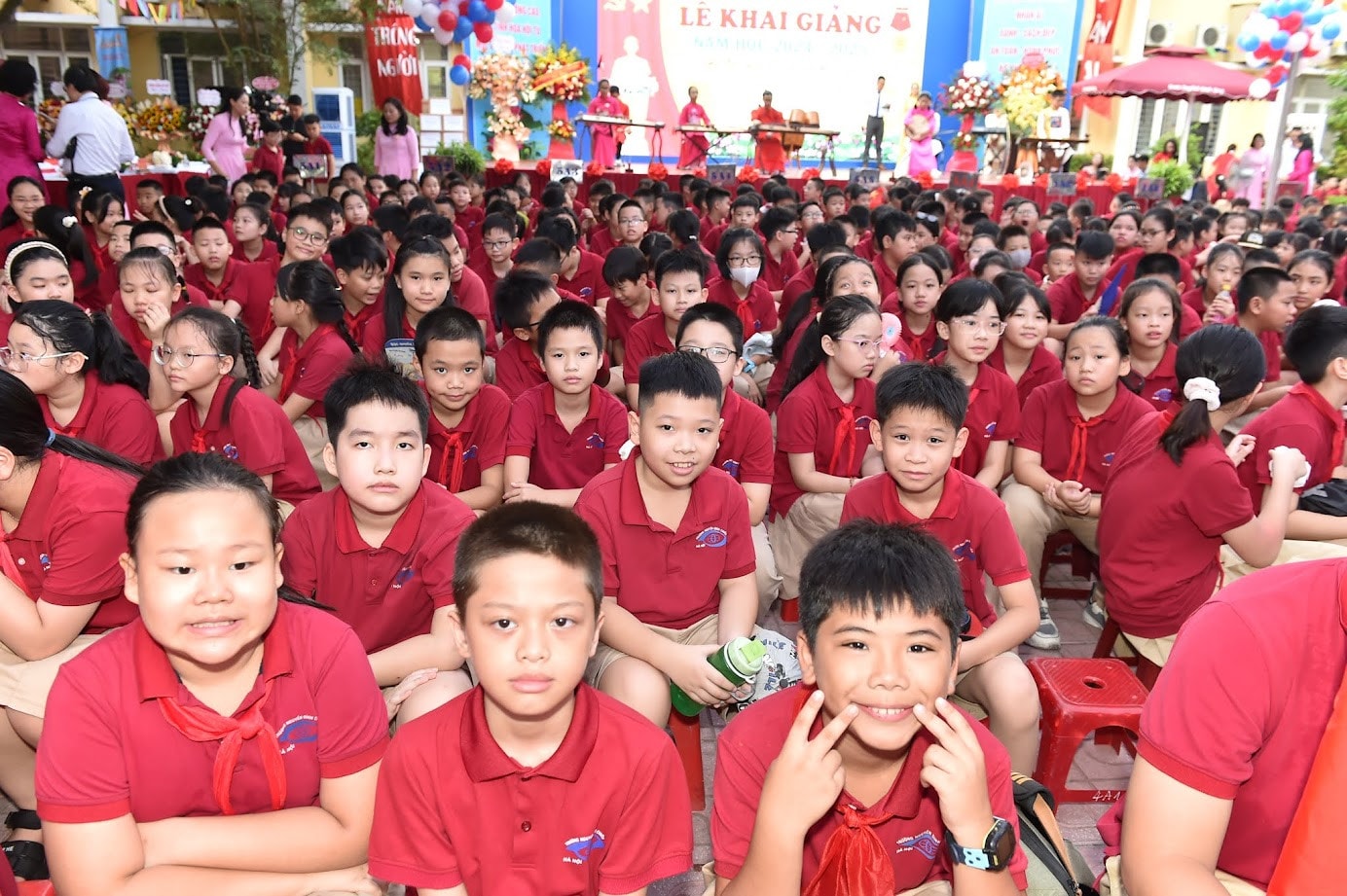 Chùm ảnh: Thủ tướng dự lễ khai giảng tại trường Nguyễn Đình Chiểu - Hà Nội -0