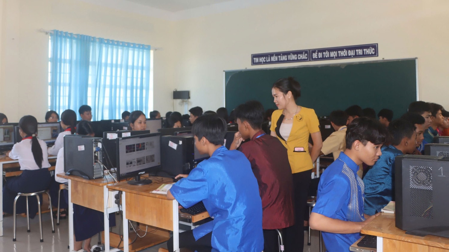 Phát triển đội ngũ giáo viên đáp ứng yêu cầu đổi mới -0