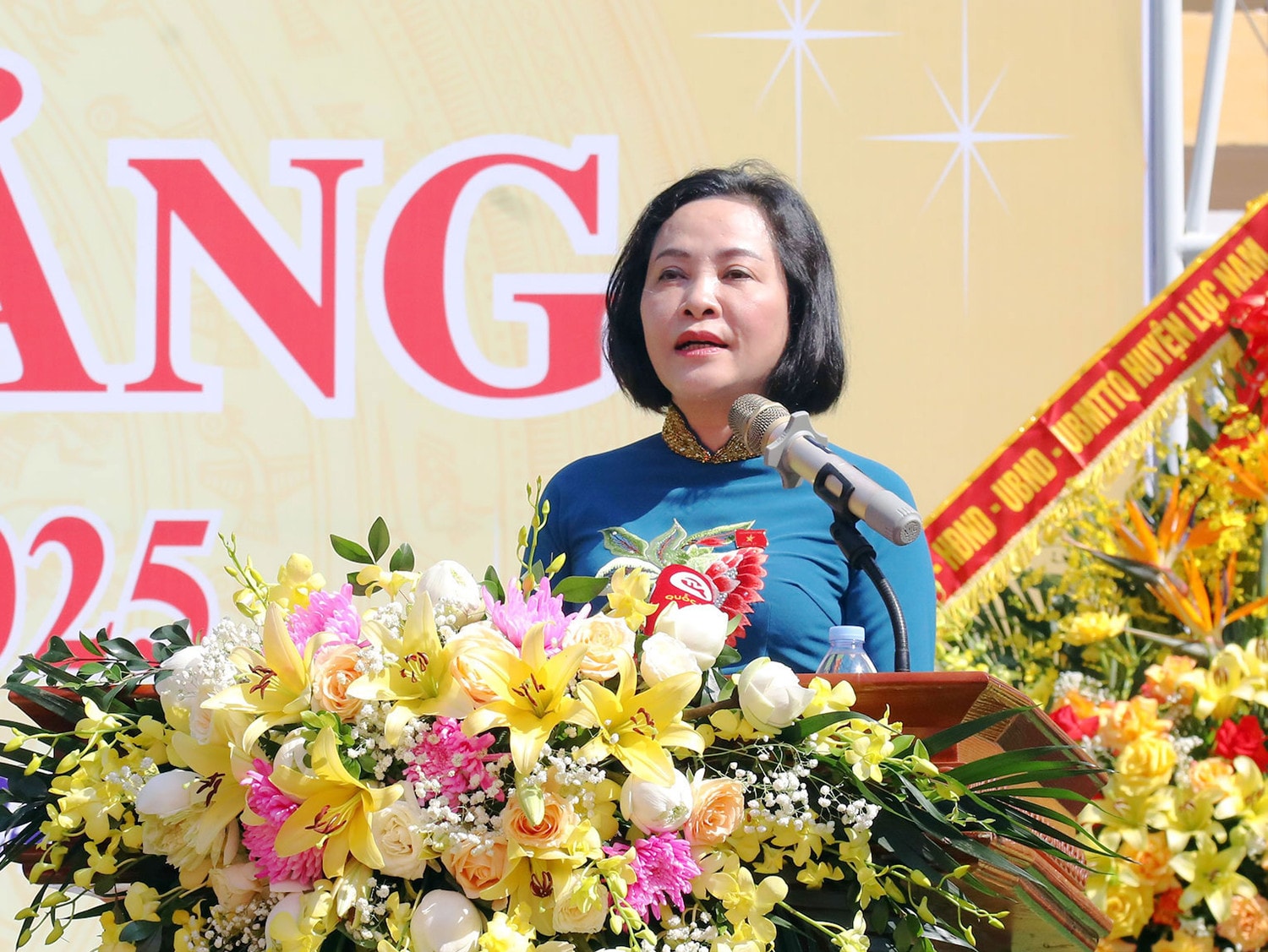 Phó Chủ tịch Quốc hội Nguyễn Thị Thanh dự Lễ khai giảng năm học mới tại Trường THCS Nghĩa Phương, tỉnh Bắc Giang -0