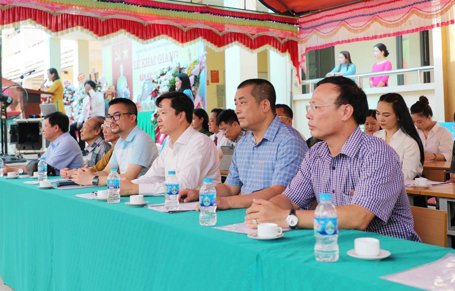 Báo Nhân Dân trao 50 suất học bổng tặng học sinh là con gia đình chính sách học giỏi -0