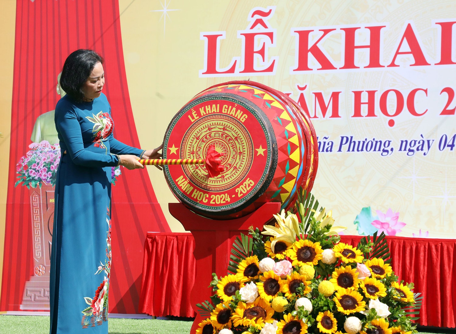Phó Chủ tịch Quốc hội Nguyễn Thị Thanh dự Lễ khai giảng năm học mới tại Trường THCS Nghĩa Phương, tỉnh Bắc Giang -0