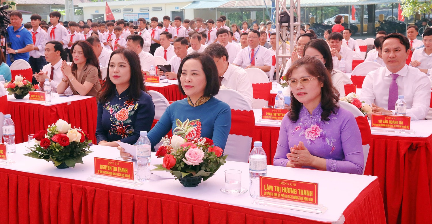 Phó Chủ tịch Quốc hội Nguyễn Thị Thanh dự Lễ khai giảng năm học mới tại Trường THCS Nghĩa Phương, tỉnh Bắc Giang -0