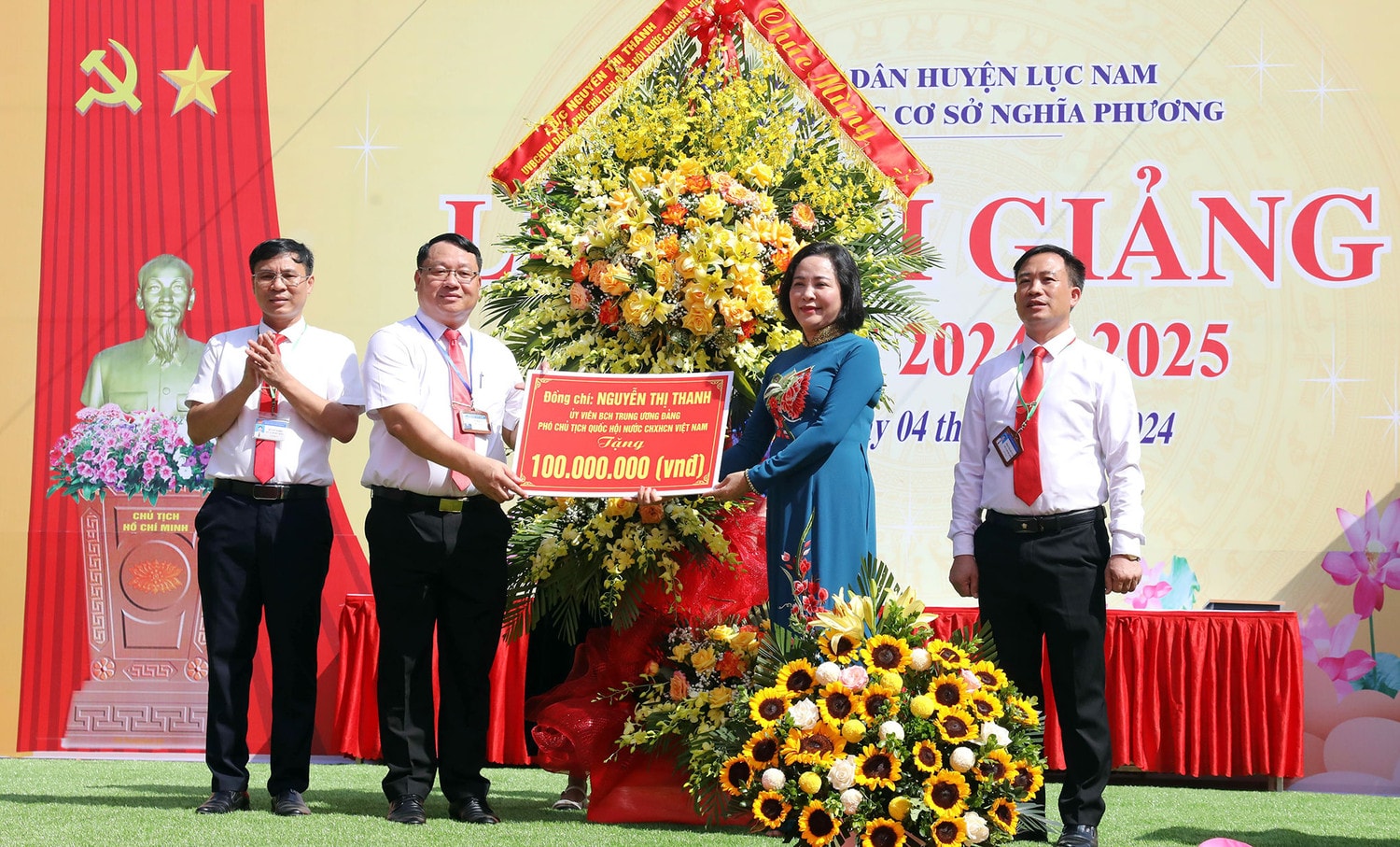Phó Chủ tịch Quốc hội Nguyễn Thị Thanh dự Lễ khai giảng năm học mới tại Trường THCS Nghĩa Phương, tỉnh Bắc Giang -0