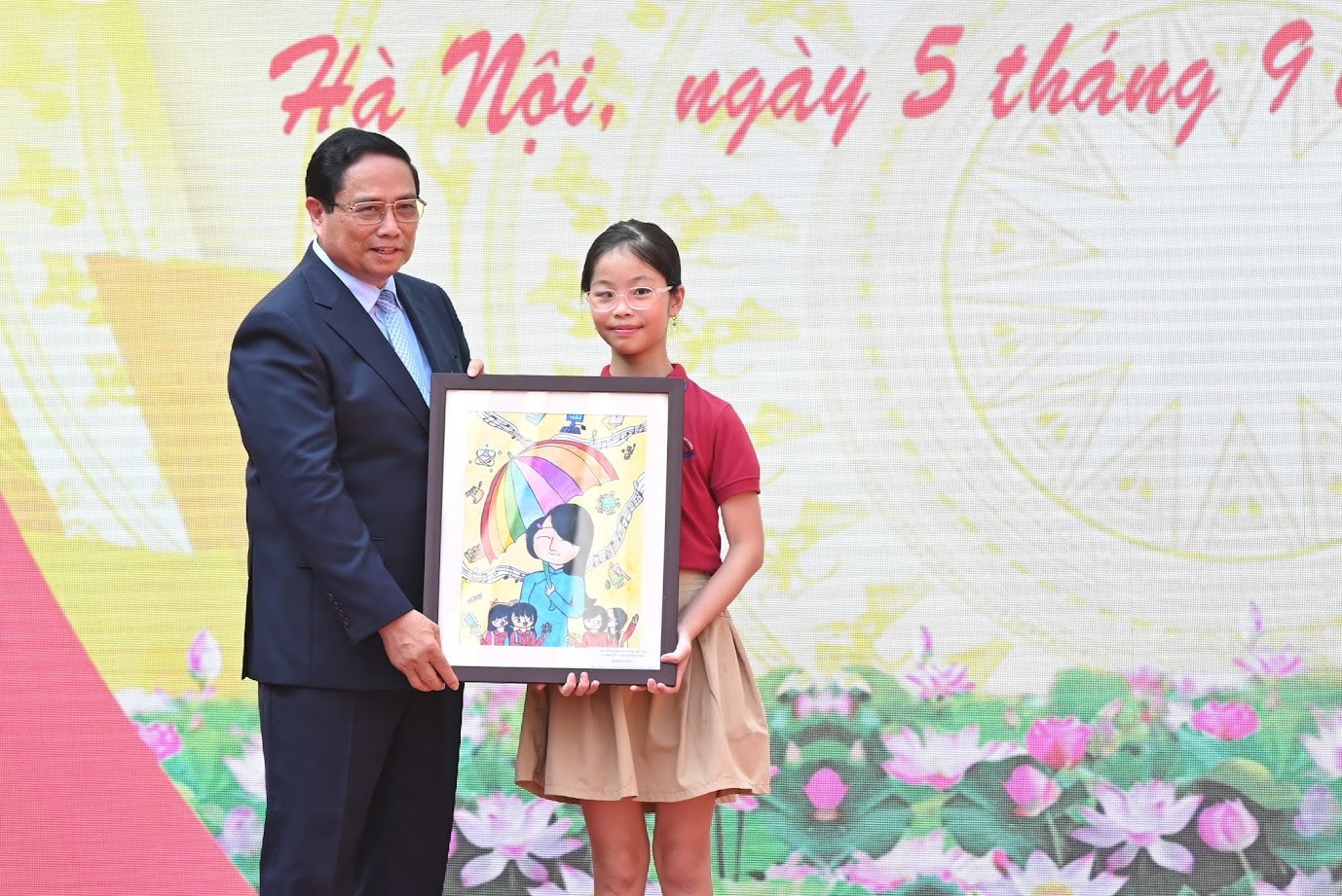 Chùm ảnh: Thủ tướng dự lễ khai giảng tại trường Nguyễn Đình Chiểu - Hà Nội -0