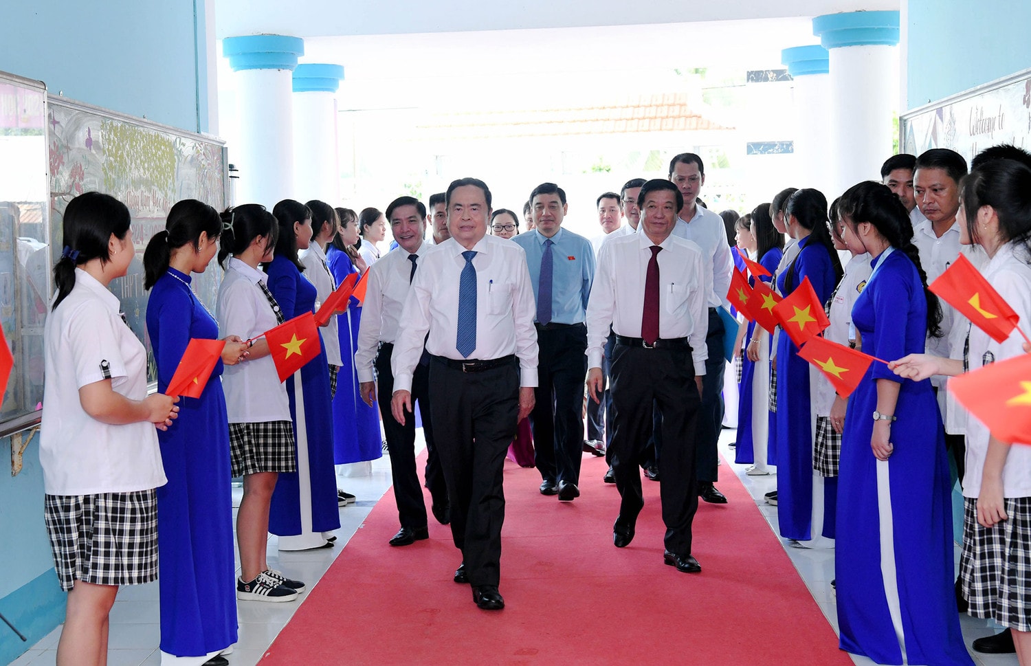 Chủ tịch Quốc hội Trần Thanh Mẫn dự Lễ khai giảng năm học 2024 - 2025 tại Trường THPT Phạm Hùng, tỉnh Vĩnh Long -0
